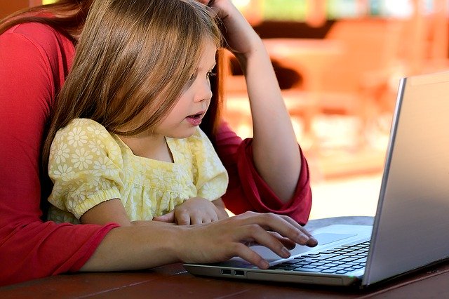 Je vhodné bránit dětem v tom, aby si hrály s počítačem?